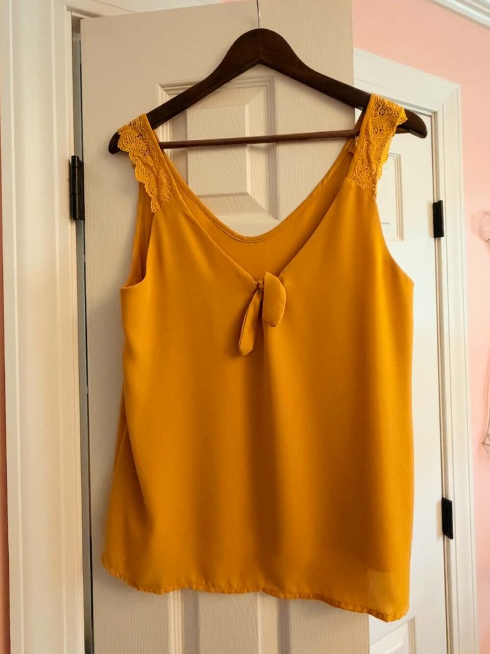 Women’s Tie Front Tank - Large